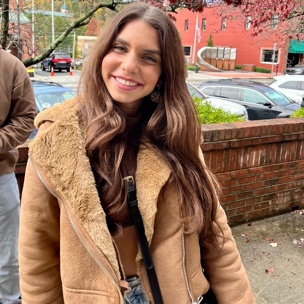 Meet your Posher, Sanam